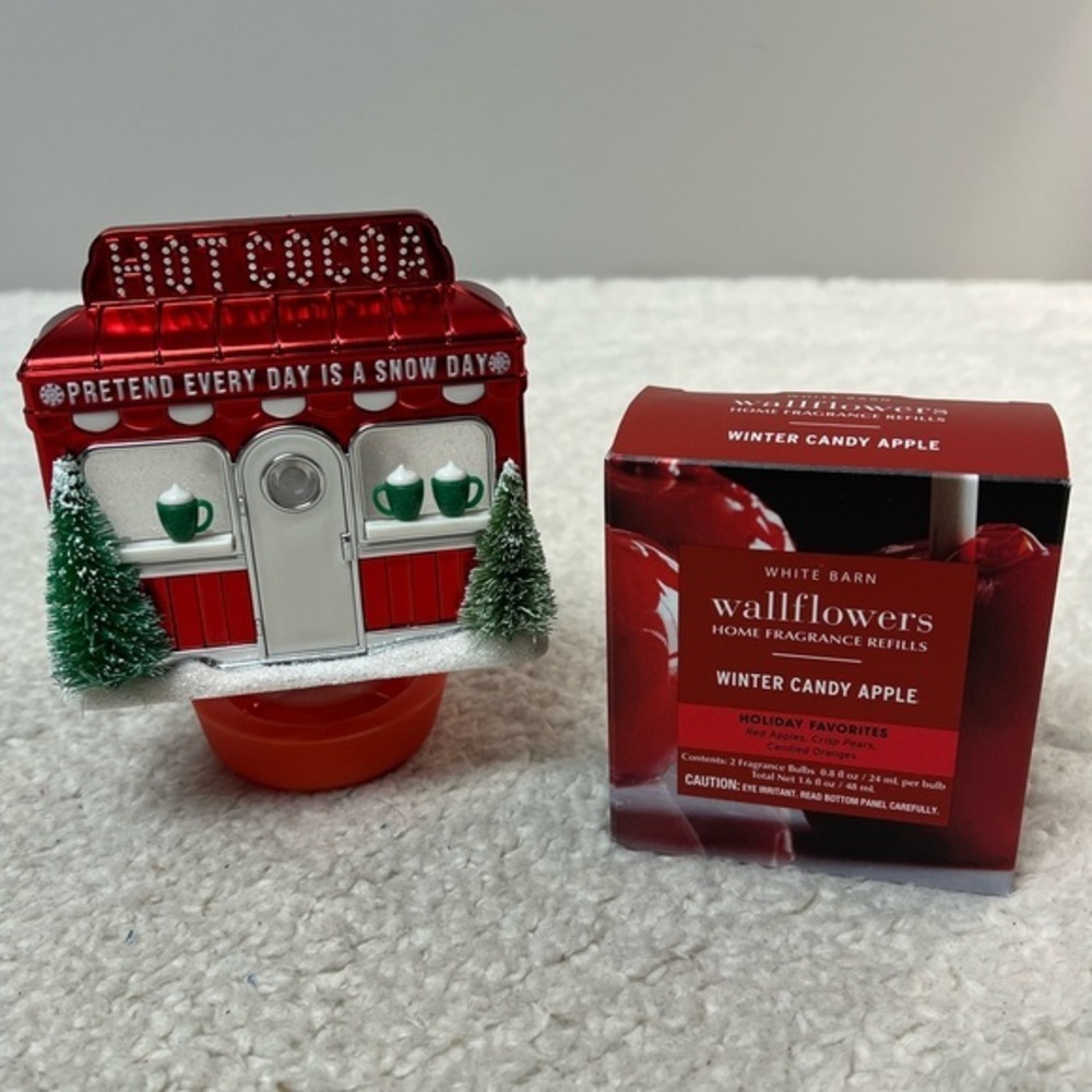 B&BW "Hot Cocoa" Wallflower Diffuser & Nightlight w/Winter Candy Apple Refills